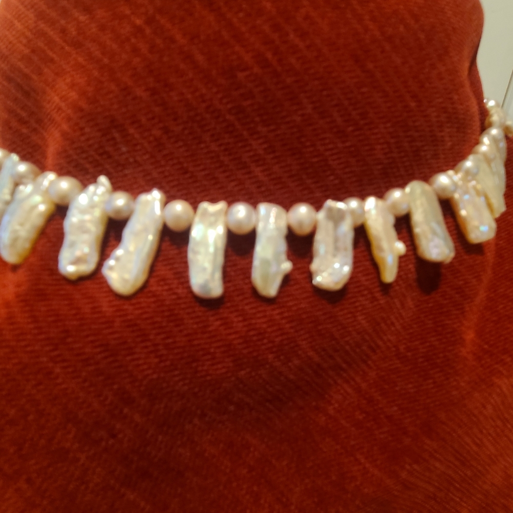 Pink shell and fresh water pearl necklace - Picture 2 of 4